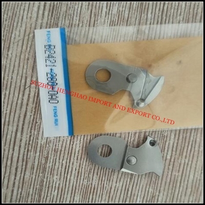 工業用縫製機械部品 中国から 針穴ガイド 移動ナイフ 大きいボタンのピックアップ足HSコード:84529099