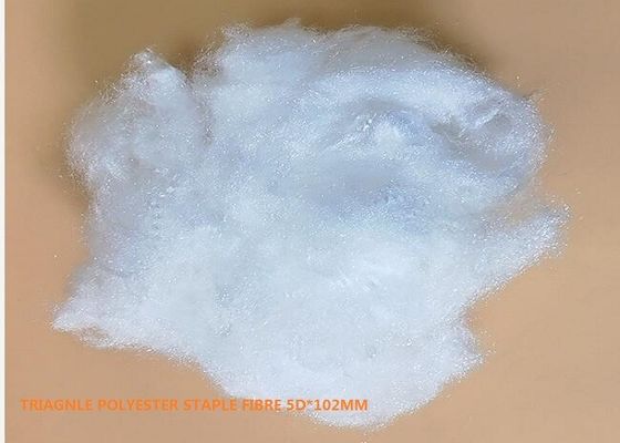 刺鍼術のための三角形によってリサイクルされるポリエステル ステープル ファイバPSF